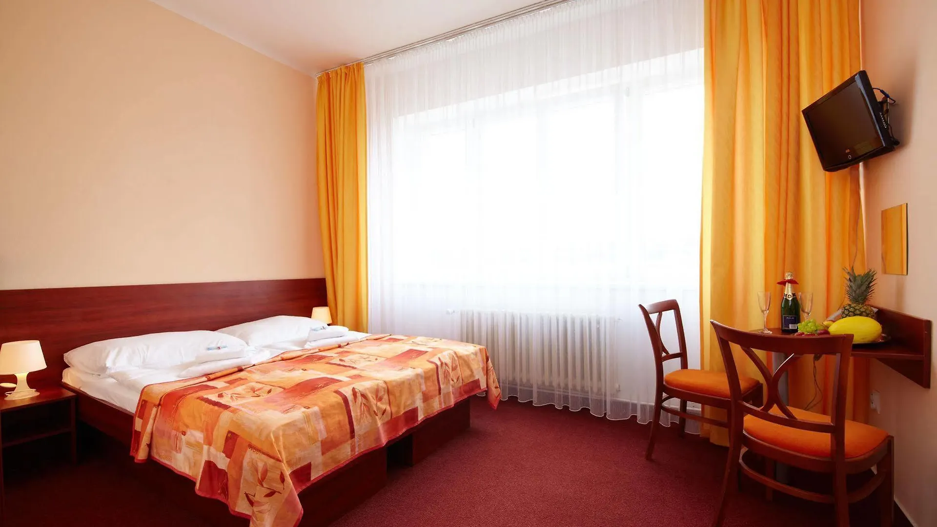 Metropolitan Old Town Hotel - Czech Leading Hotels Прага 4*,